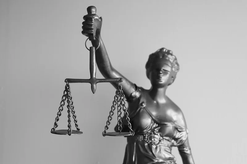 Les statuts spécifiques et les exceptions